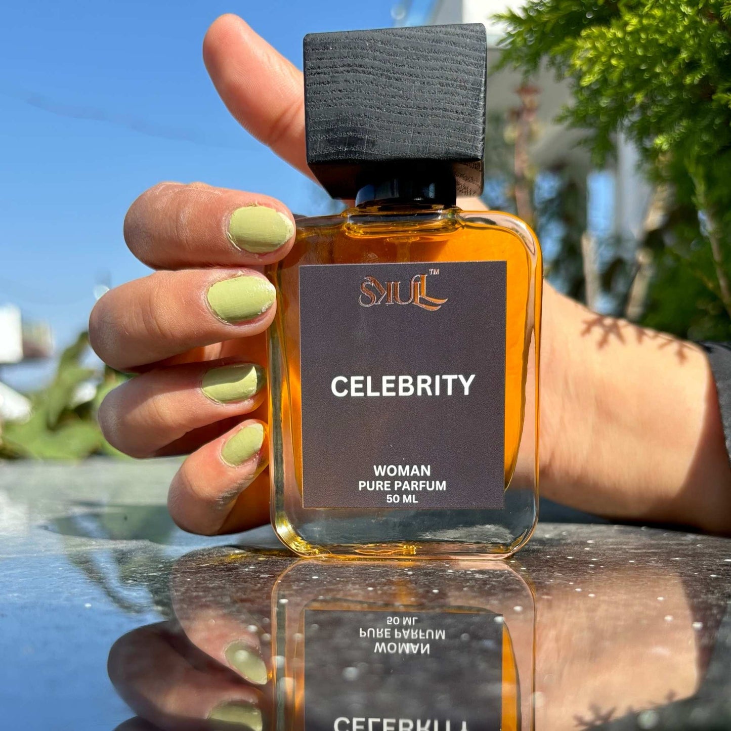 Celebrity | The Spotlight’s Scent | Skull